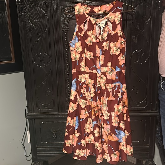 Voodoo Vixen M BNWT never worn. Maroon with pink orchid flowers - pin-up style - Picture 4 of 4